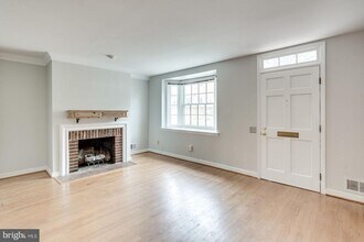 808 Bashford Ln in Alexandria, VA - Building Photo - Building Photo