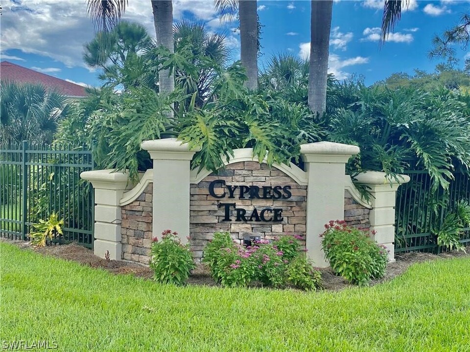 2700 Cypress Trace Cir in Naples, FL - Building Photo