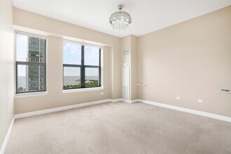 41 E 8th St, Unit 2702 in Chicago, IL - Building Photo - Building Photo