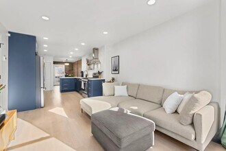 302 4th St in Jersey City, NJ - Building Photo - Building Photo