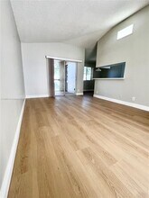 9855 Westview Dr in Coral Springs, FL - Foto de edificio - Building Photo