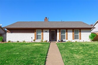 1661 Clydesdale Dr in Lewisville, TX - Foto de edificio - Building Photo