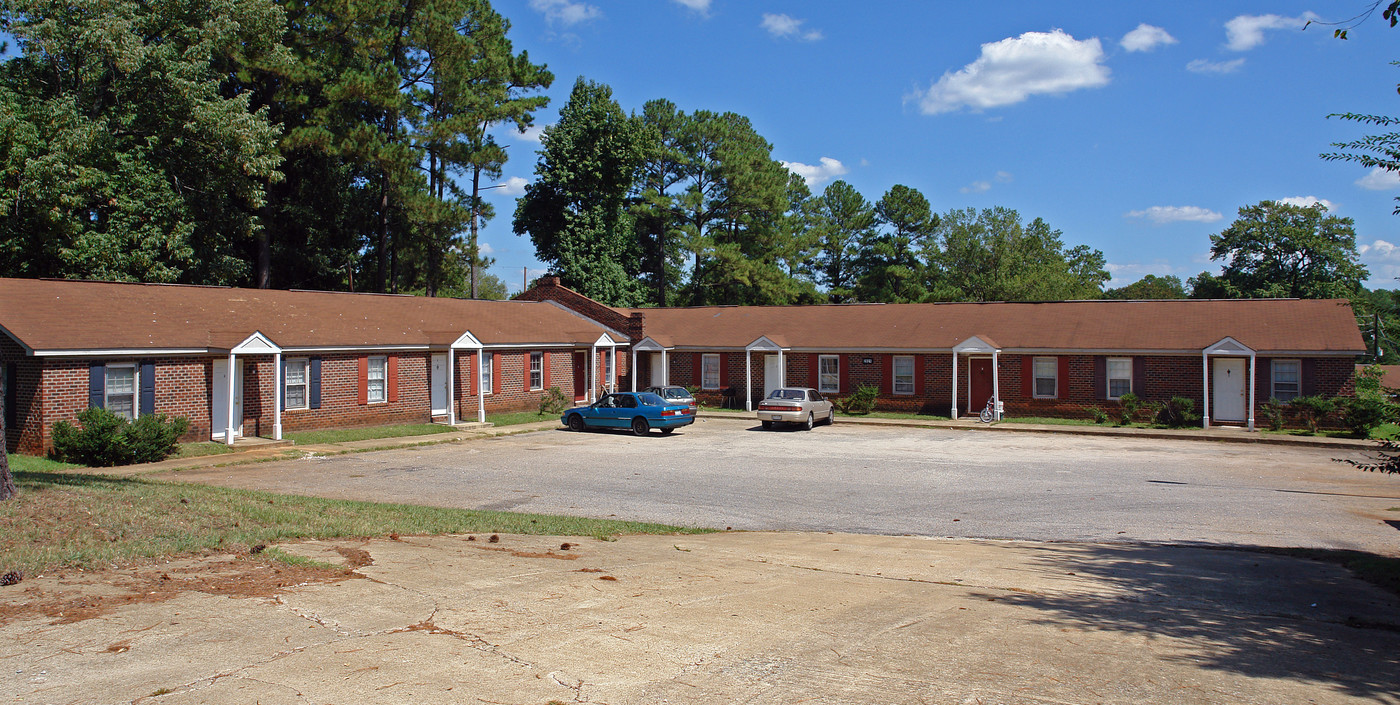 2821 Club Plaza Rd in Raleigh, NC - Foto de edificio