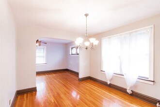 4989 Tholozan Ave in St. Louis, MO - Building Photo - Building Photo