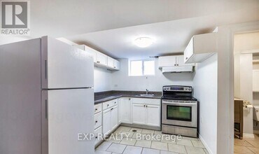 430 Ridgeway Ave in Oshawa, ON - Building Photo - Building Photo