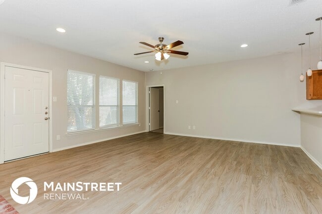 815 Ackers Dr in Arlington, TX - Foto de edificio - Building Photo