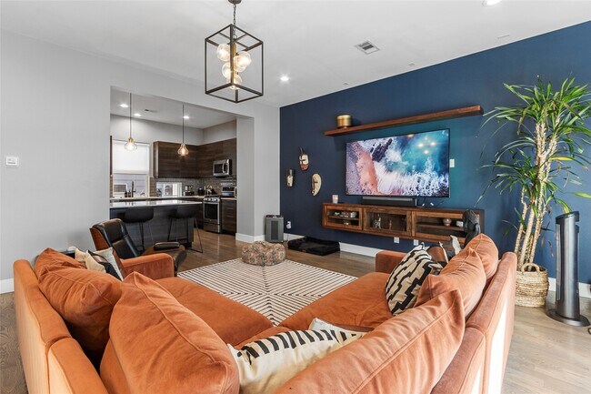 2104 Dennis St in Houston, TX - Building Photo - Building Photo