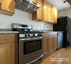 34 Bentley St, Unit 2 in Boston, MA - Building Photo - Building Photo