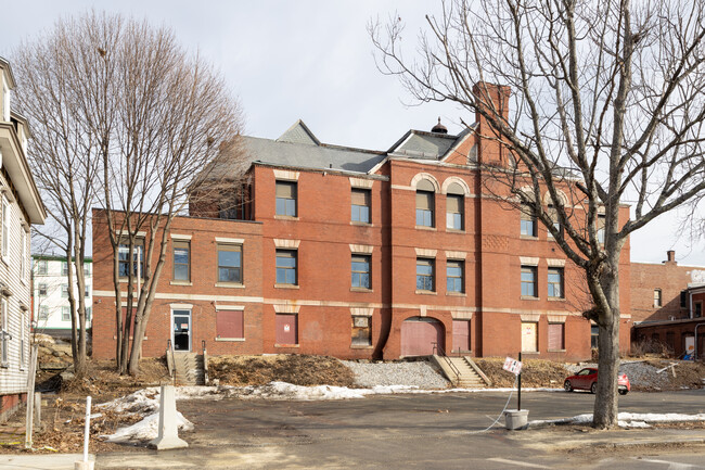 1 1st St in Dover, NH - Foto de edificio - Building Photo