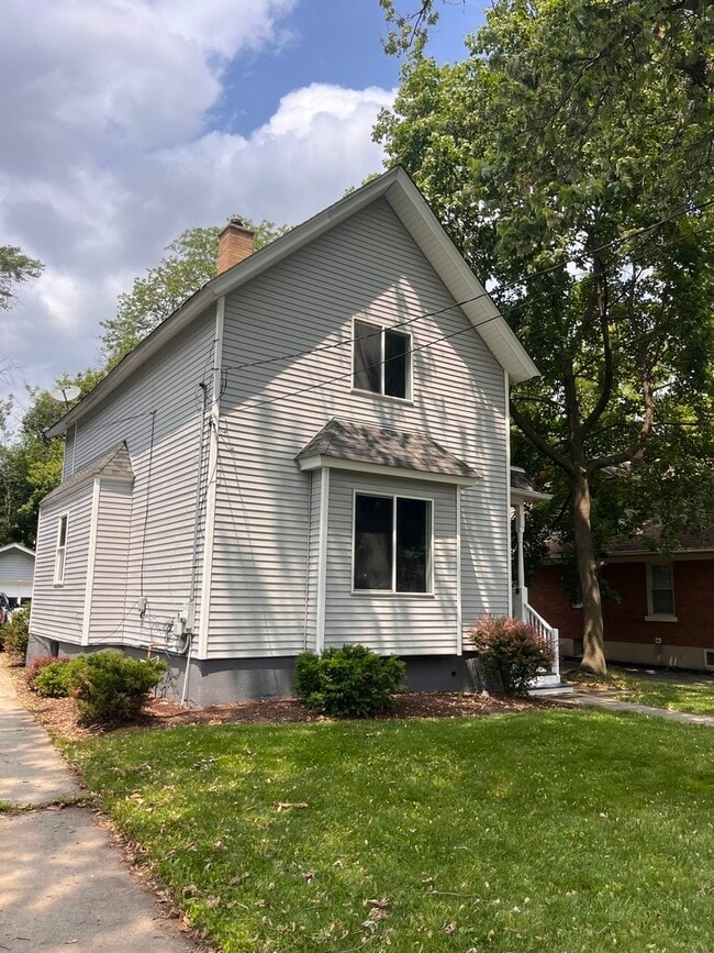 508 Mill St in Elgin, IL - Building Photo - Building Photo
