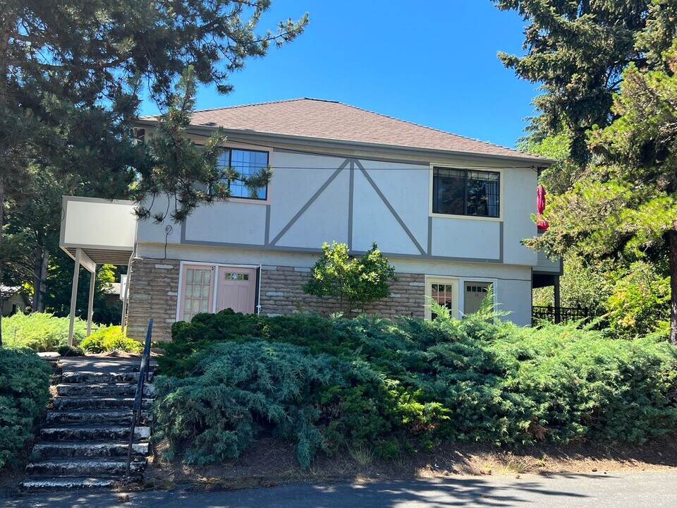 495 Chestnut St in Ashland, OR - Building Photo