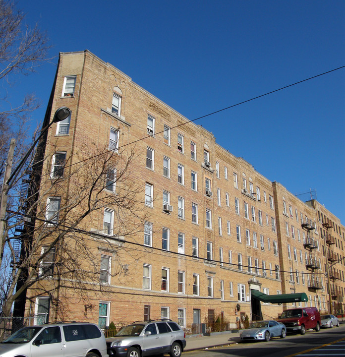 1951-1955 Sedgwick Ave in Bronx, NY - Building Photo