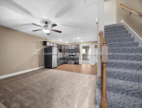 134 Barberry Ln in Raymore, MO - Foto de edificio - Building Photo