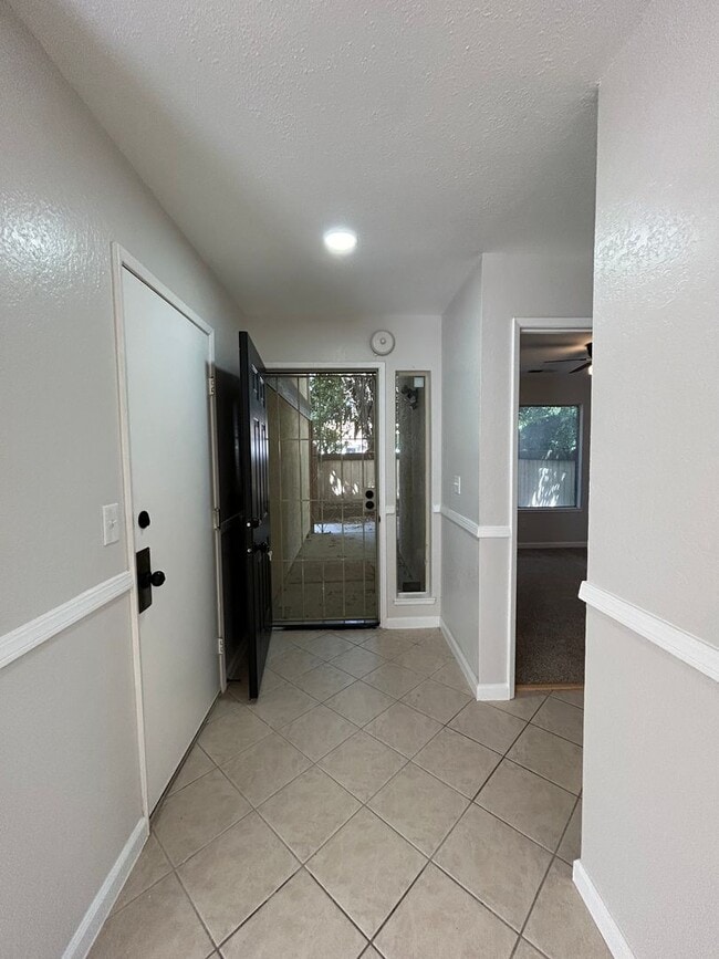 536 Navarre Pl in Modesto, CA - Building Photo - Building Photo