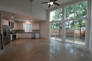 1204 Cometa St in Austin, TX - Building Photo