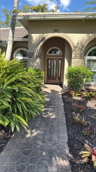 7251 Sugar Palm Ct in Ft. Myers, FL - Building Photo