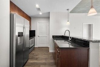 250 Pharr Rd NE in Atlanta, GA - Building Photo - Building Photo