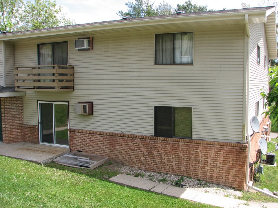 Lincoln Avenue Apartments in Stoughton, WI - Building Photo