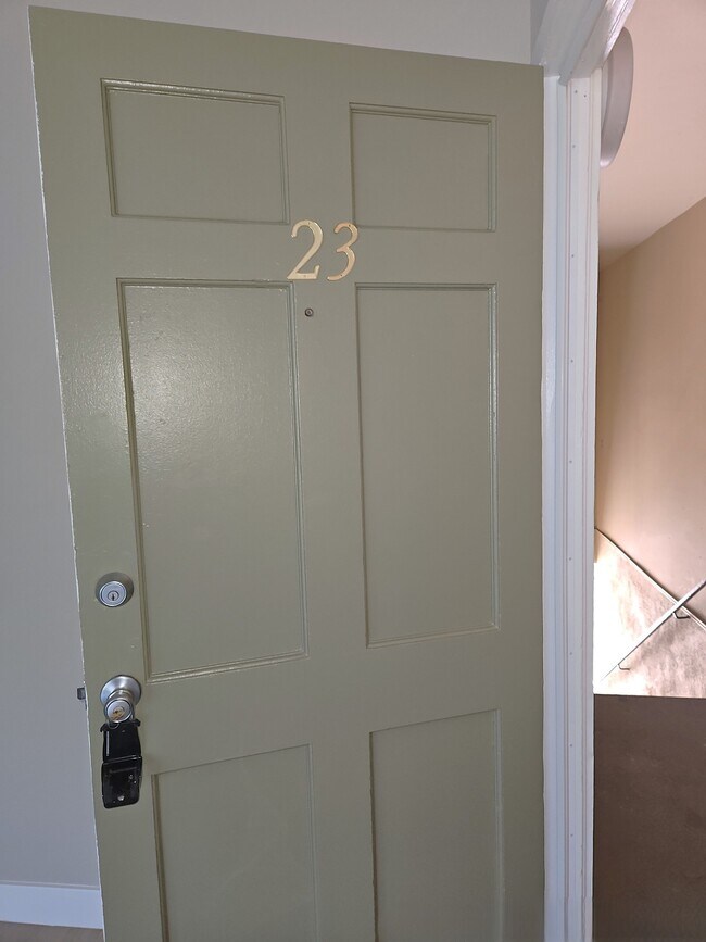 8629 Willis Apartments in Panorama City, CA - Foto de edificio - Building Photo