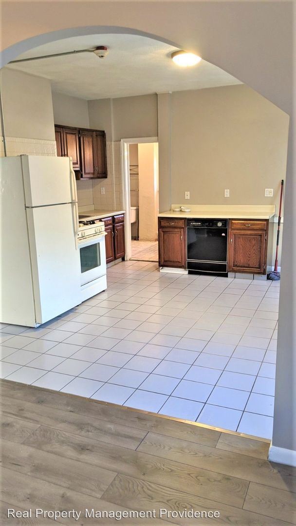 8 Flora St in Providence, RI - Building Photo - Building Photo