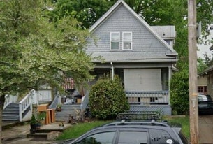 547 NE Knott St in Portland, OR - Building Photo