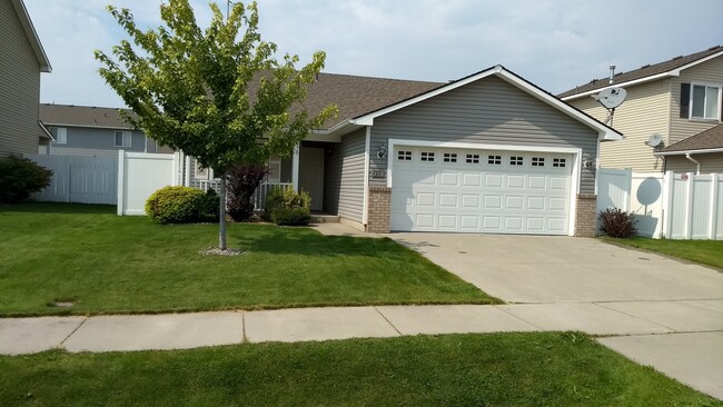 property at 7371 Calamonte Ln