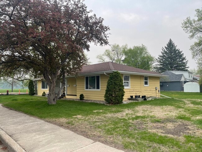 318 14th Ave E, Unit C in Alexandria, MN - Building Photo - Building Photo