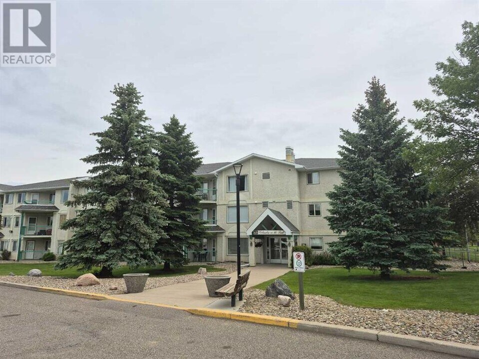 620-620 Columbia Blvd W in Lethbridge, AB - Building Photo