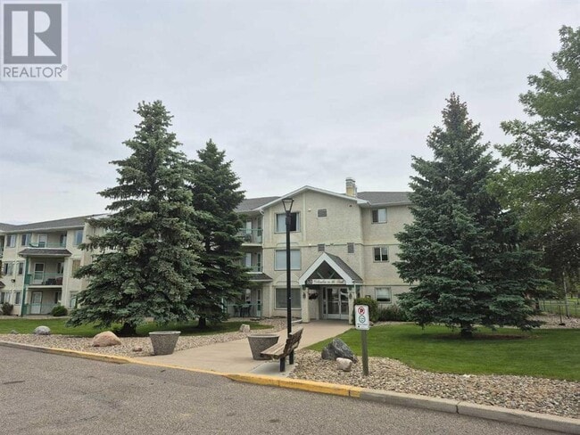 property at 620-620 Columbia Blvd W