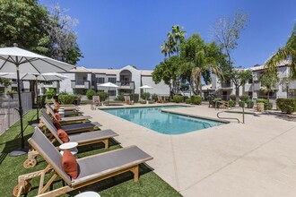 Boulders at Lookout Mountain Apartment Homes in Phoenix, AZ - Building Photo - Building Photo