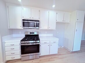 3515 W Avenue J4 in Lancaster, CA - Foto de edificio - Building Photo