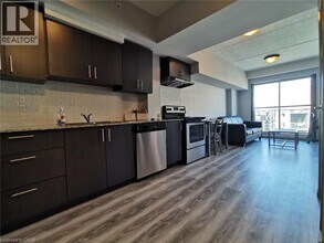 275 Larch St in Waterloo, ON - Building Photo - Building Photo