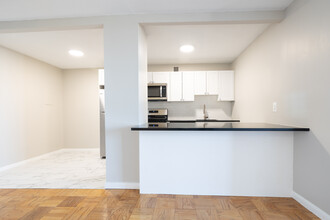 8200W Apartments in Bethesda, MD - Foto de edificio - Interior Photo