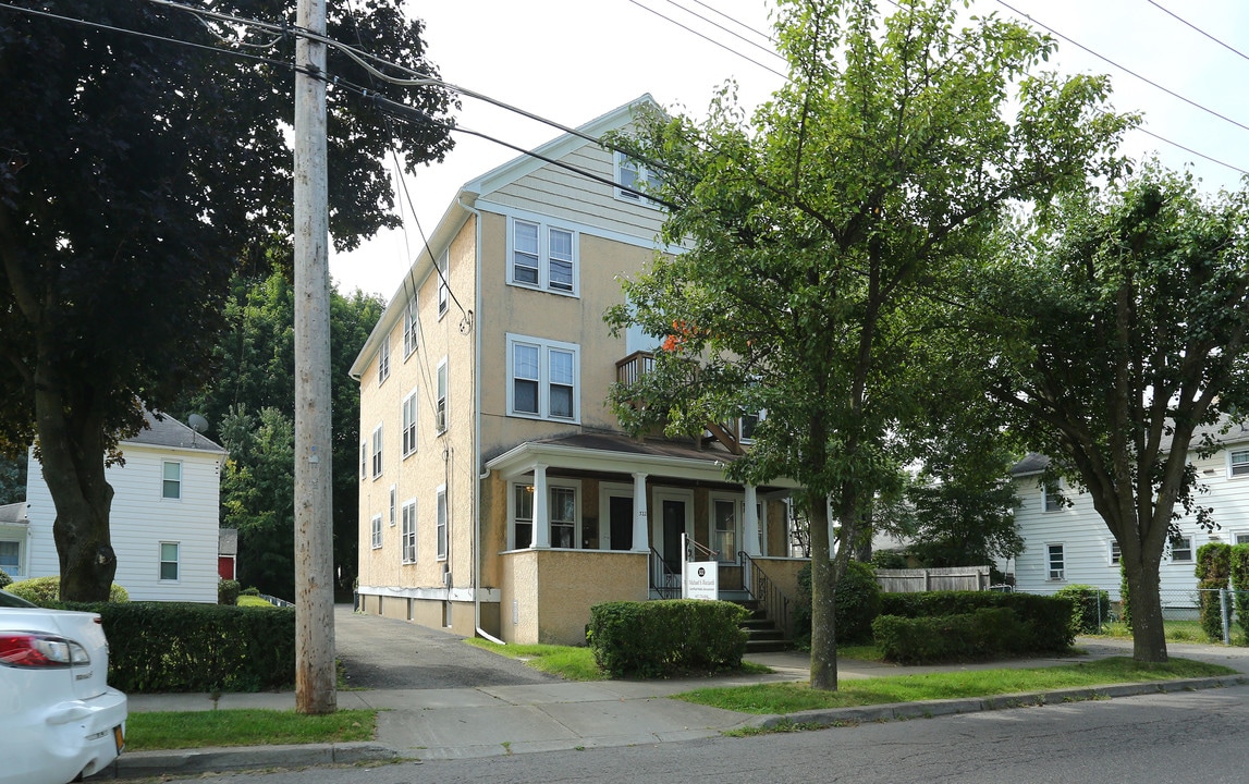 322 W Franklin St in Endicott, NY - Foto de edificio