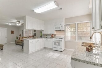 12109 22nd St in Santa Fe, TX - Building Photo - Building Photo
