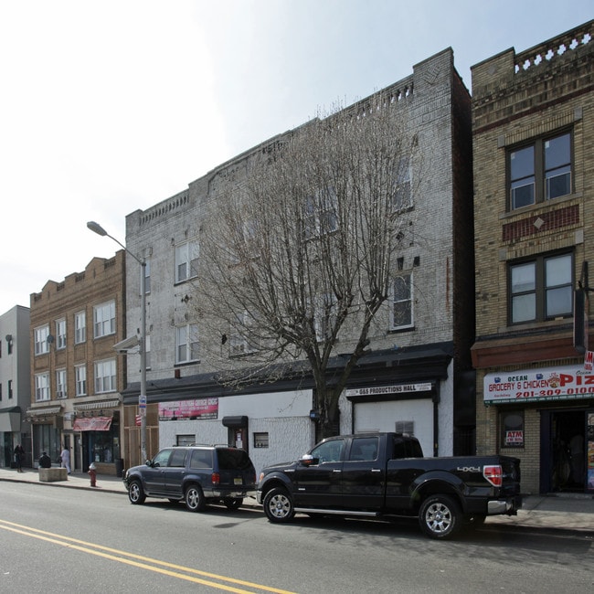 409 Ocean Ave in Jersey City, NJ - Foto de edificio - Building Photo