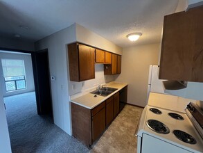 Lakeside Apartments in Jefferson City, MO - Building Photo - Interior Photo