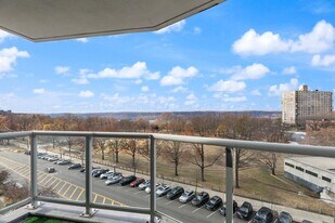 3333 Henry Hudson Pkwy in Bronx, NY - Building Photo