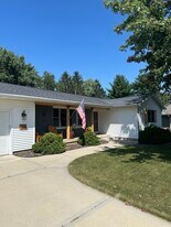 205 Simon Crestway in Waunakee, WI - Building Photo