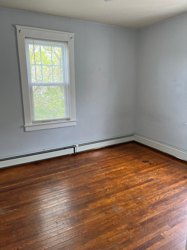 27 Richter St, Unit 3rd Floor in Providence, RI - Foto de edificio - Building Photo