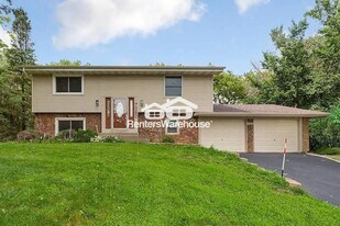 7080 Quail Cir in Eden Prairie, MN - Building Photo