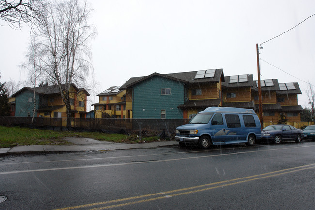 Clara Vista Townhomes in Portland, OR - Building Photo - Building Photo