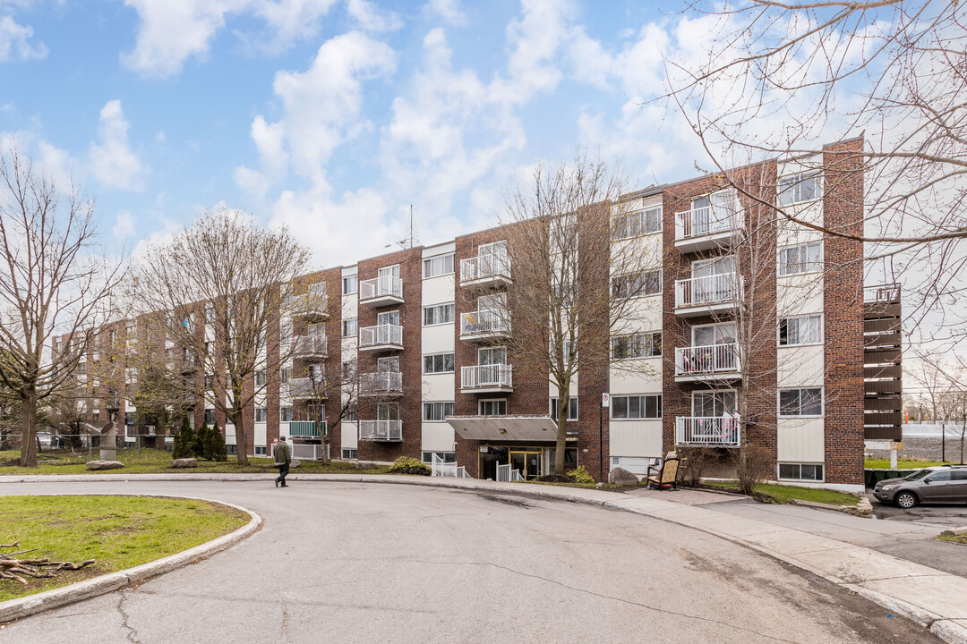 11575 Saint-Évariste Rue in Montréal, QC - Building Photo