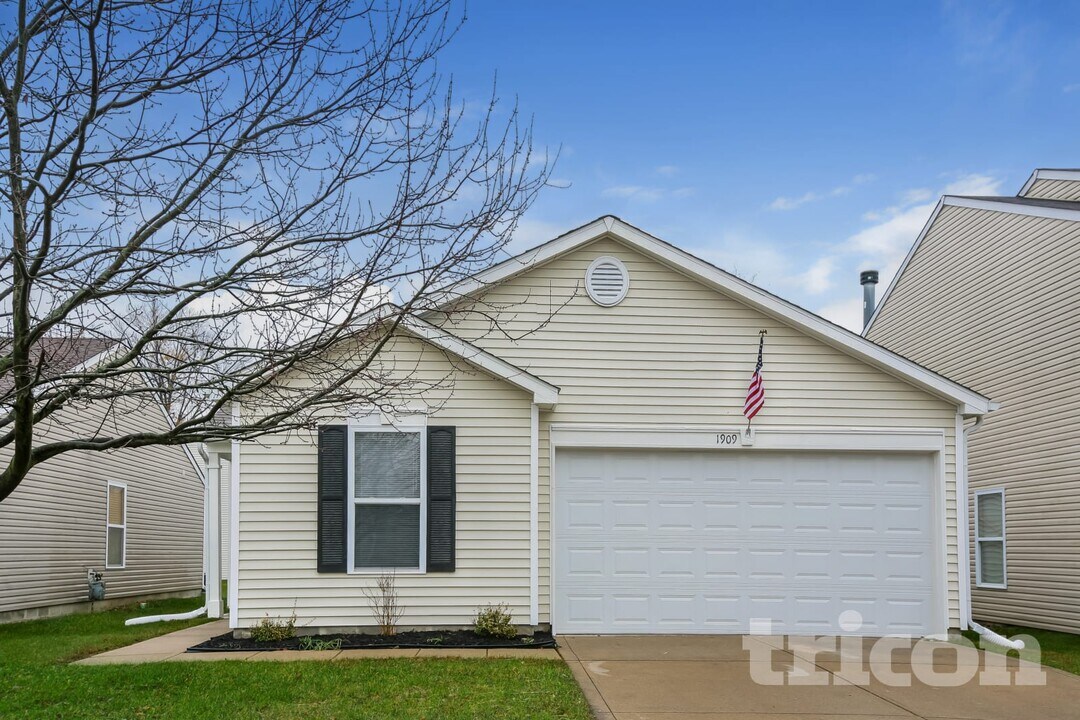 1909 Blue Pine Ln in Indianapolis, IN - Building Photo