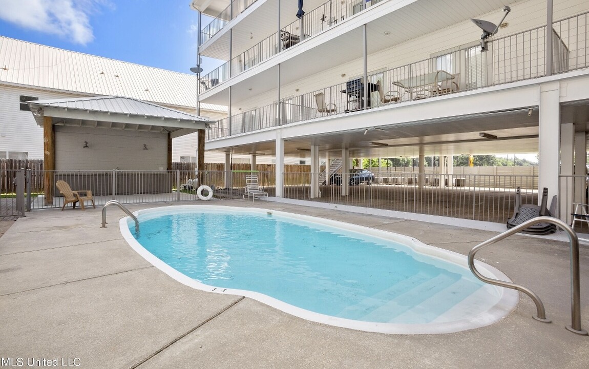 The Sand Dollar Condominiums in Biloxi, MS - Foto de edificio