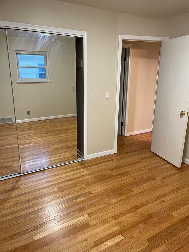 6217 Beech Daly Rd in Taylor, MI - Building Photo - Building Photo