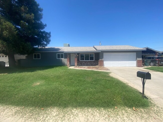 property at 1420 W Oakland Ave