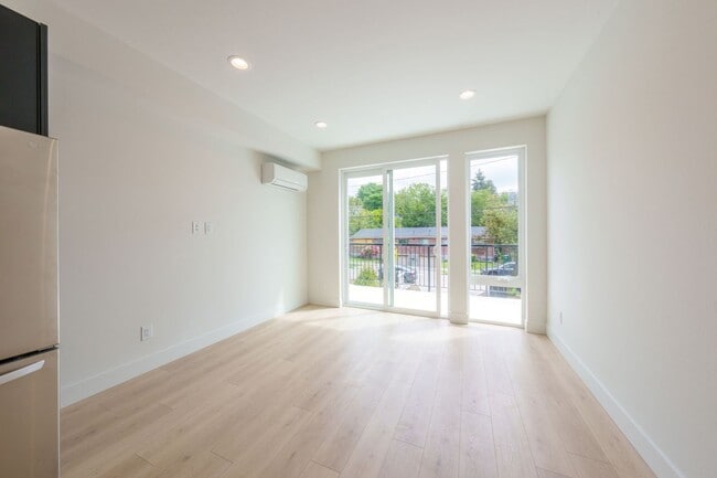 property at 909 28th Ave S