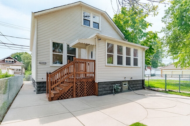 property at 2343 Ridgeland Ave