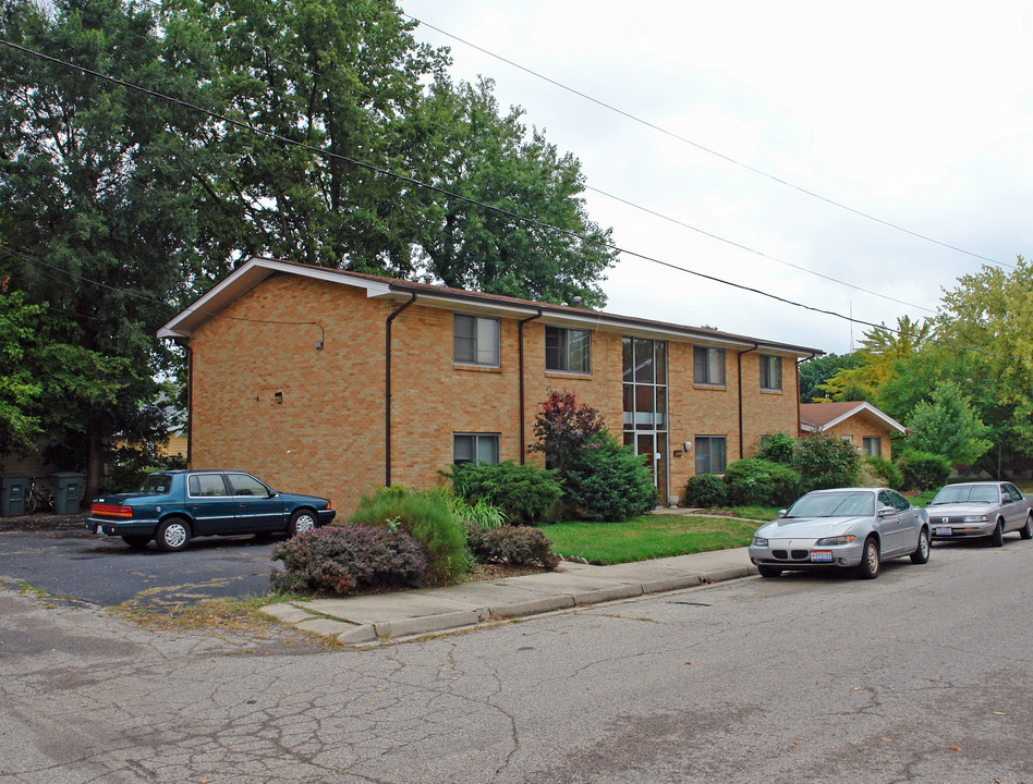 2724 Enterprise Ave in Dayton, OH - Building Photo